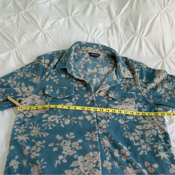 🚺 Eddie Bauer blue floral fleece top - Picture 9 of 10